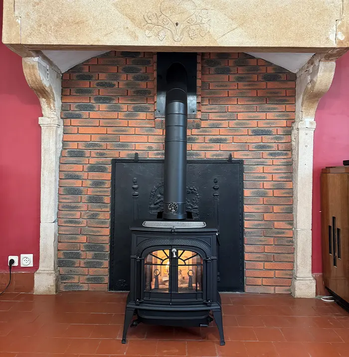 Installation poêle à bois Beaujolais Concept Flammes Saint Georges de Reneins 86